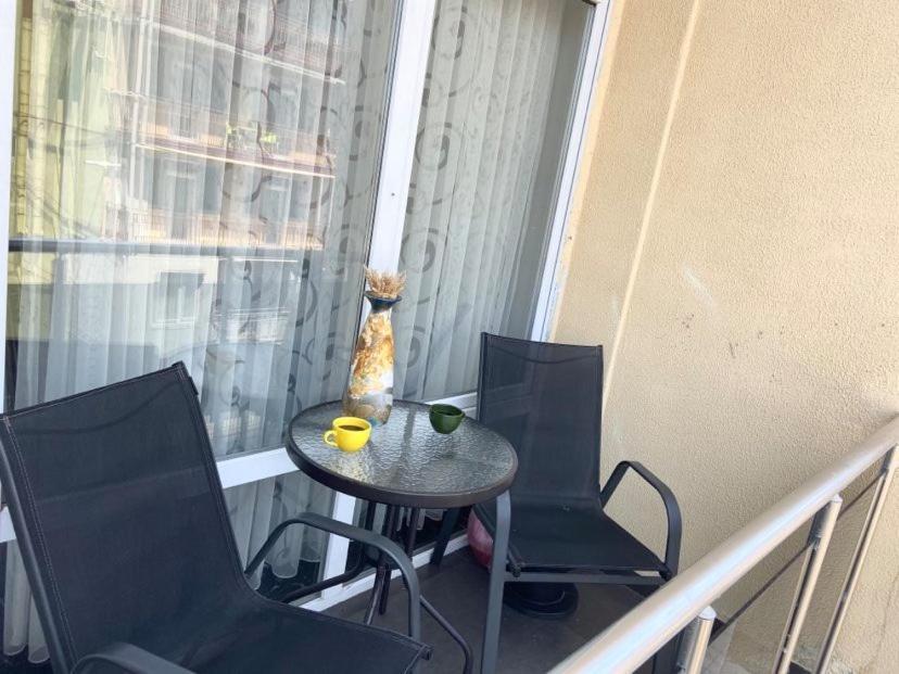 Apartment Vaja Fshavela N16 バトゥーミ エクステリア 写真