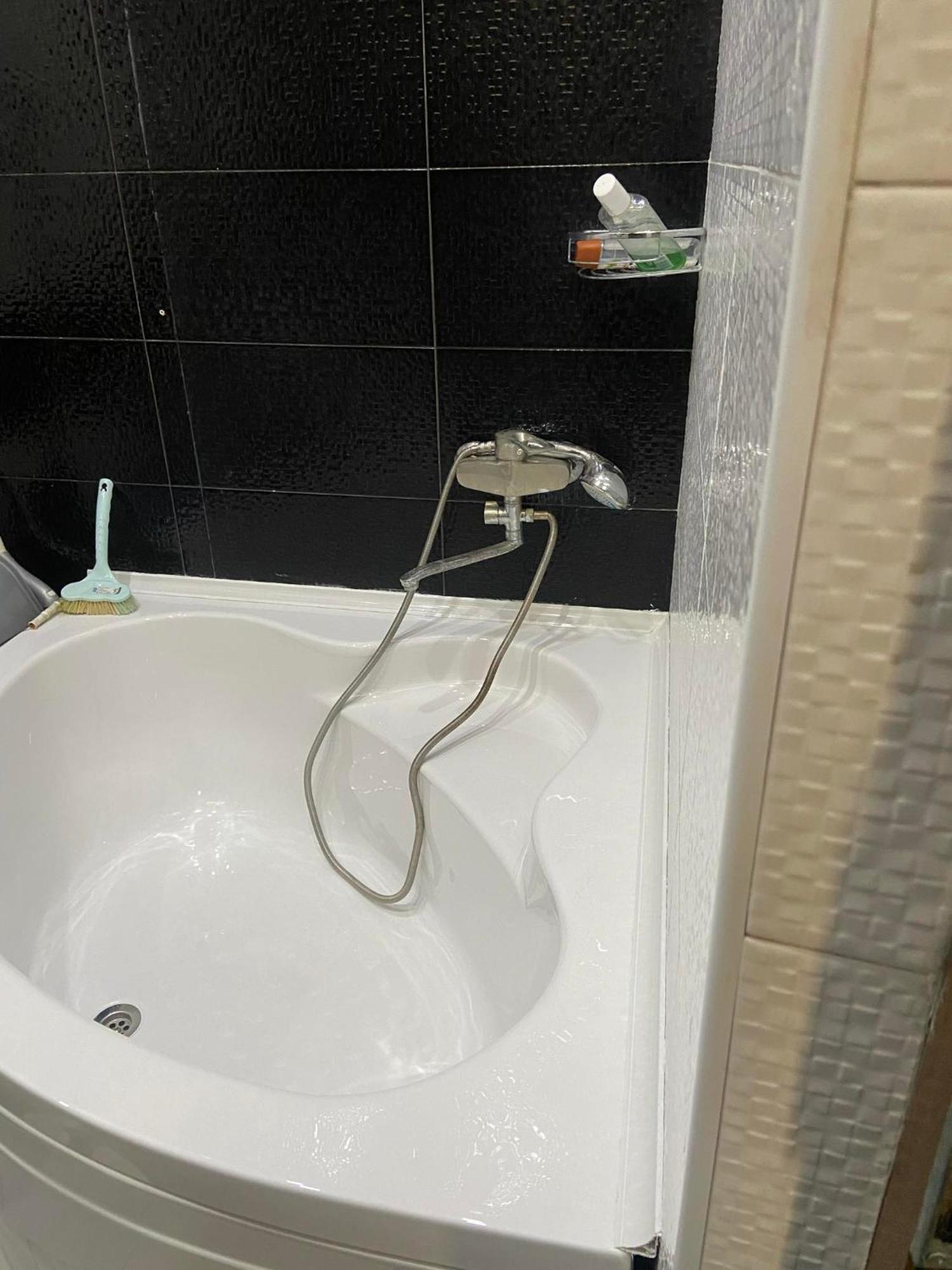 Apartment Vaja Fshavela N16 バトゥーミ エクステリア 写真
