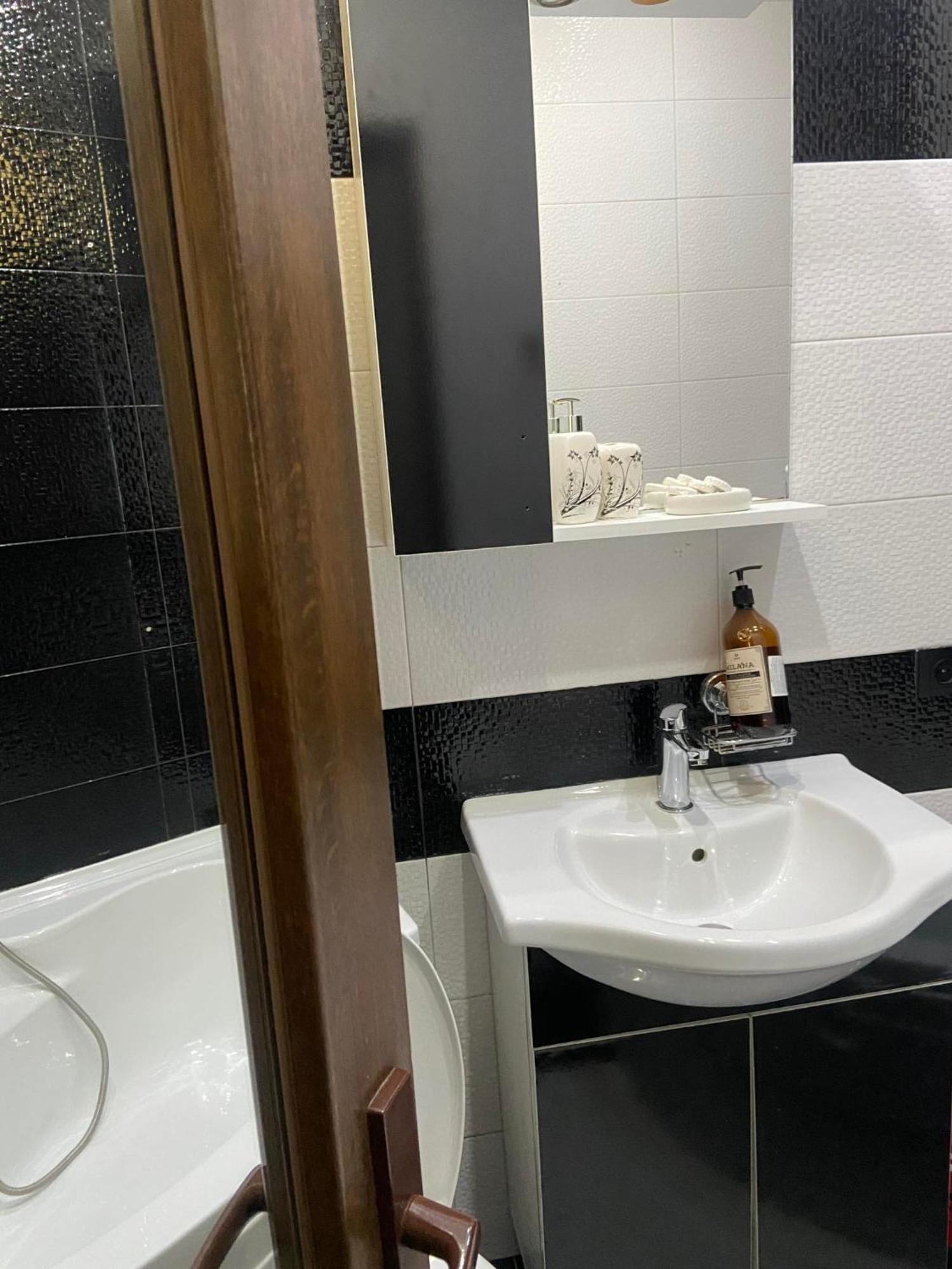 Apartment Vaja Fshavela N16 バトゥーミ エクステリア 写真
