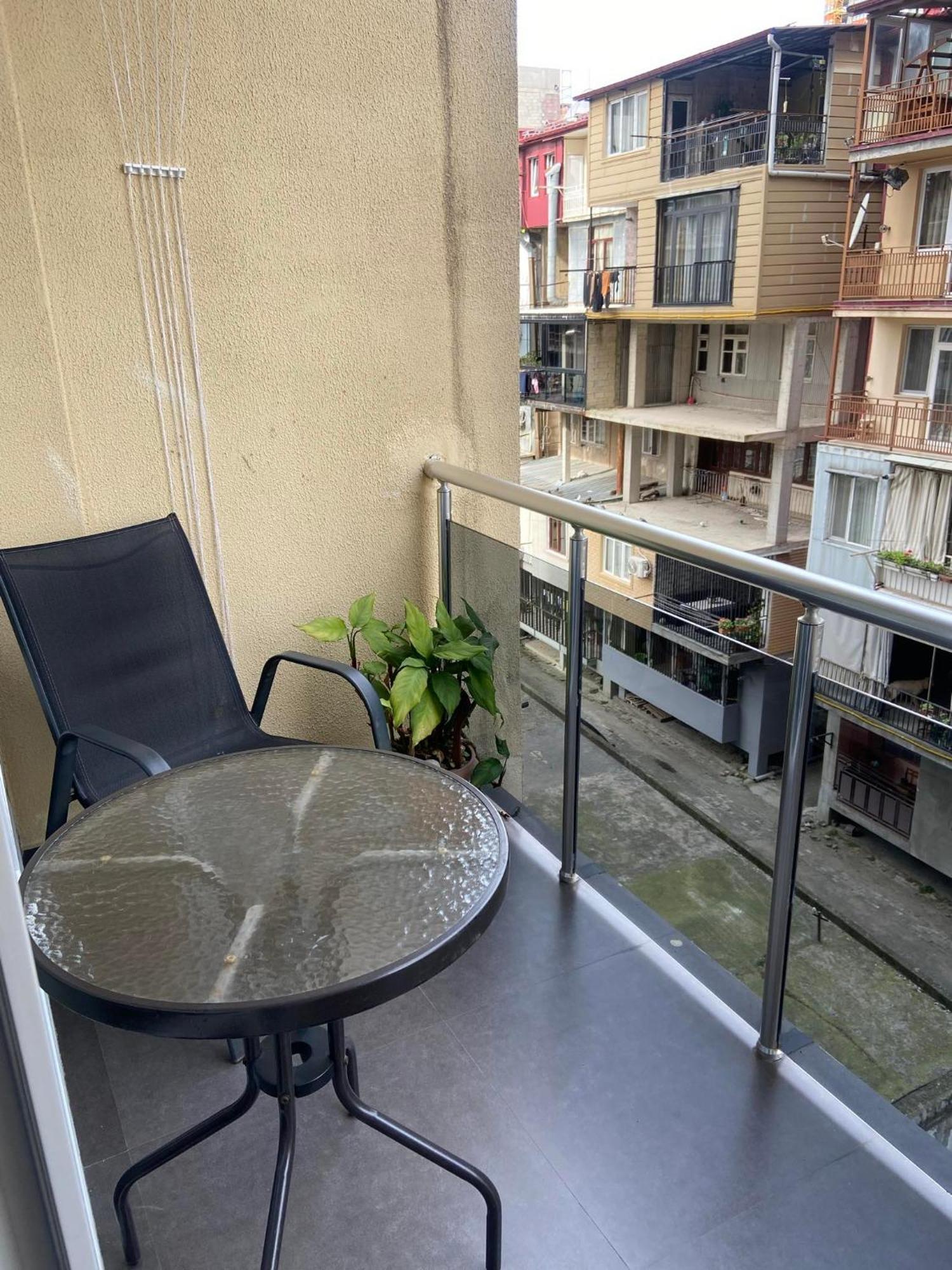 Apartment Vaja Fshavela N16 バトゥーミ エクステリア 写真