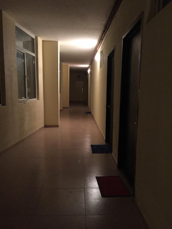 Apartment Vaja Fshavela N16 バトゥーミ エクステリア 写真